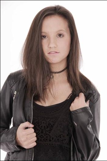 UNE